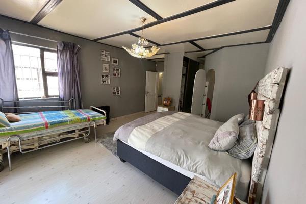 4 Bedroom Property for Sale in Glenvista Gauteng