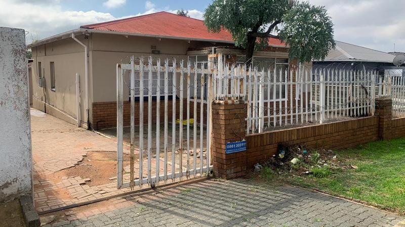 5 Bedroom Property for Sale in Regents Park Gauteng