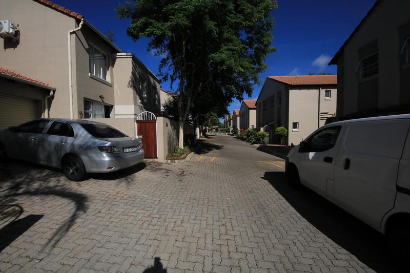 To Let 2 Bedroom Property for Rent in Sunninghill Gauteng