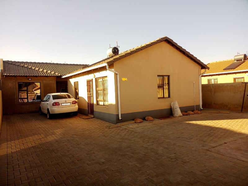 6 Bedroom Property for Sale in Protea Glen Gauteng