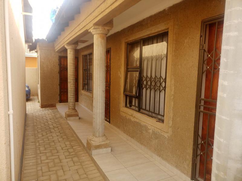 6 Bedroom Property for Sale in Protea Glen Gauteng