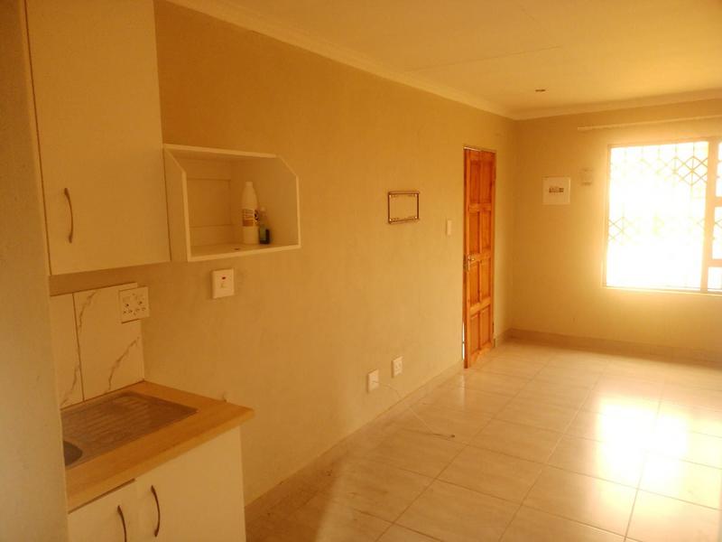 6 Bedroom Property for Sale in Protea Glen Gauteng