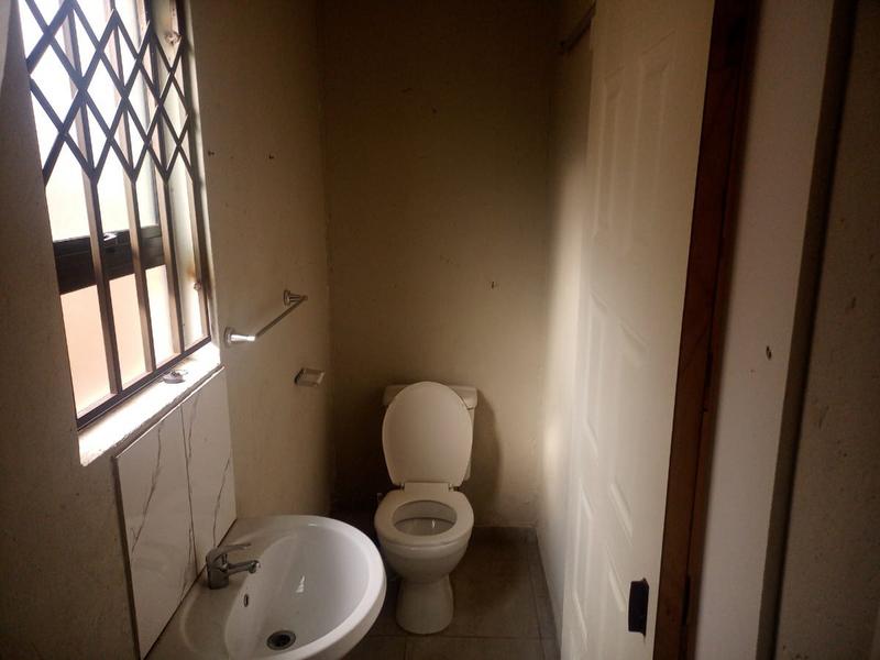 6 Bedroom Property for Sale in Protea Glen Gauteng