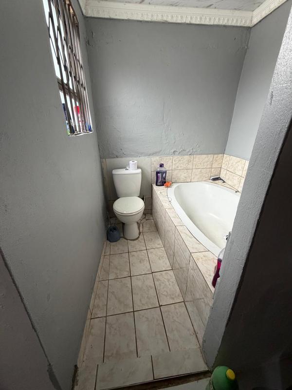 5 Bedroom Property for Sale in Kwa Thema Gauteng