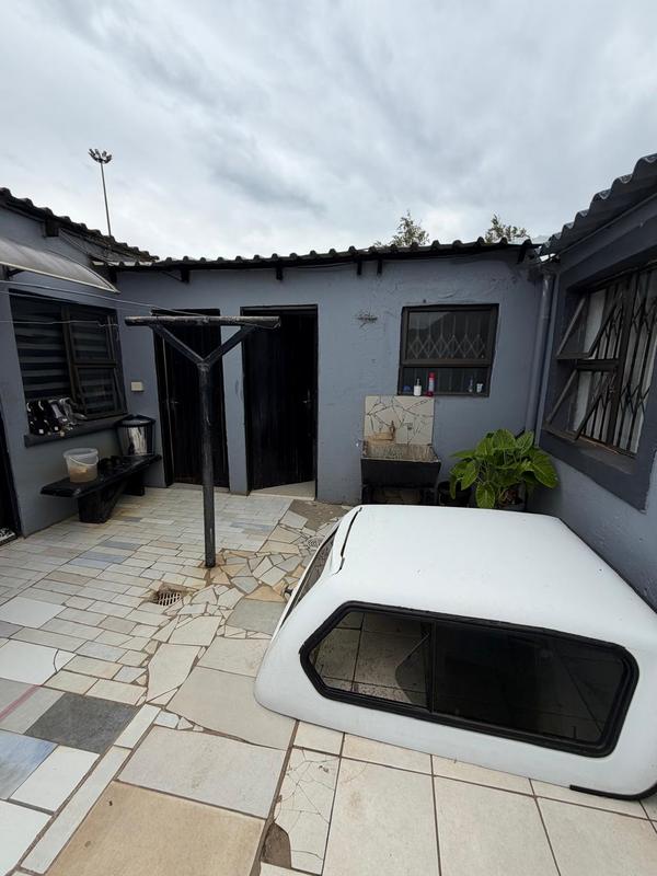 5 Bedroom Property for Sale in Kwa Thema Gauteng