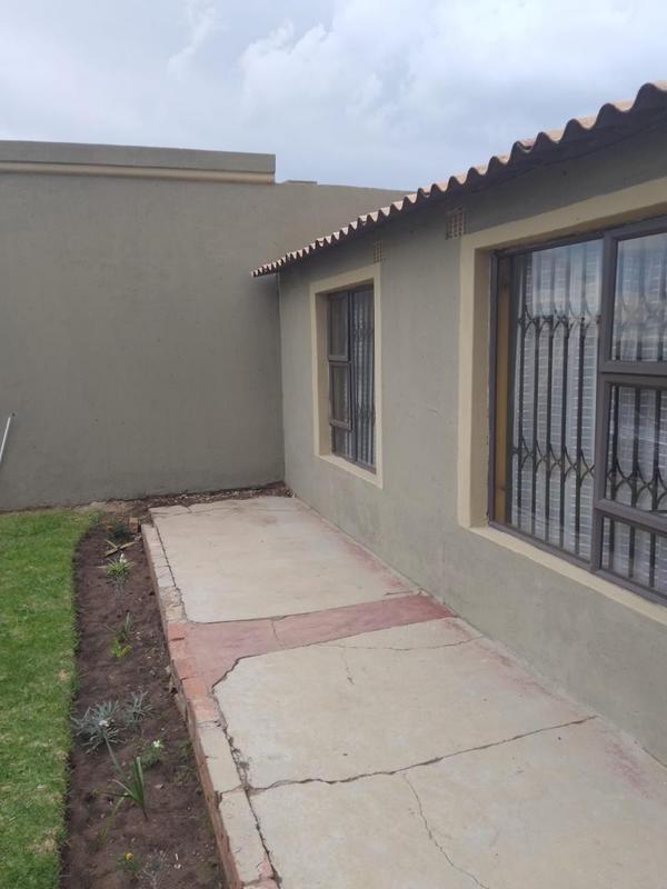 5 Bedroom Property for Sale in Kwa Thema Gauteng