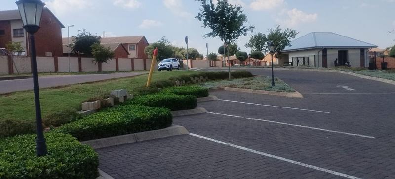 2 Bedroom Property for Sale in Waterfall Gauteng