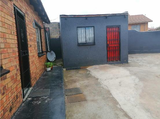 11 Bedroom Property for Sale in Isiphetweni Gauteng