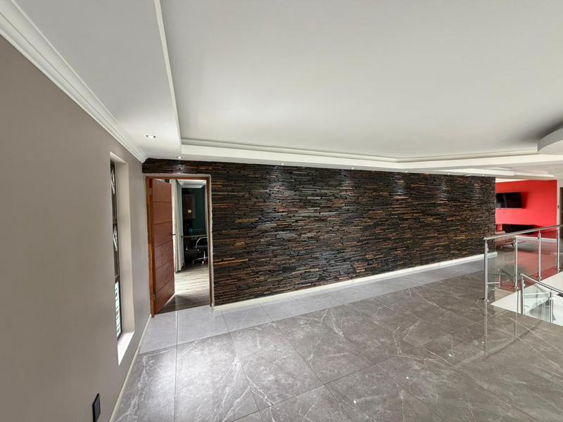 5 Bedroom Property for Sale in Blue Valley Golf Estate Gauteng