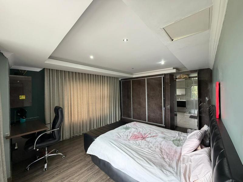 5 Bedroom Property for Sale in Blue Valley Golf Estate Gauteng