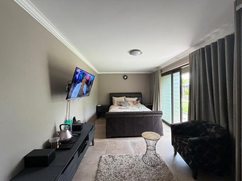 5 Bedroom Property for Sale in Blue Valley Golf Estate Gauteng