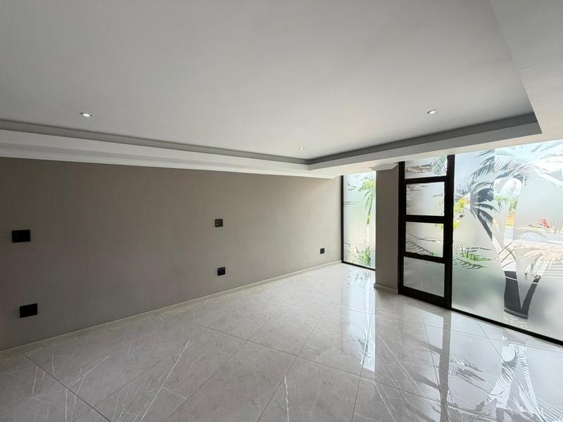 5 Bedroom Property for Sale in Blue Valley Golf Estate Gauteng