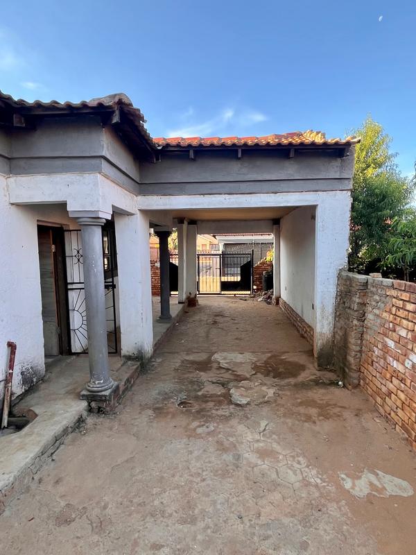 6 Bedroom Property for Sale in Mahube Valley Gauteng