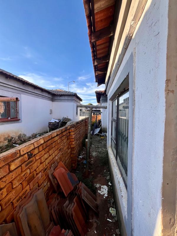 6 Bedroom Property for Sale in Mahube Valley Gauteng