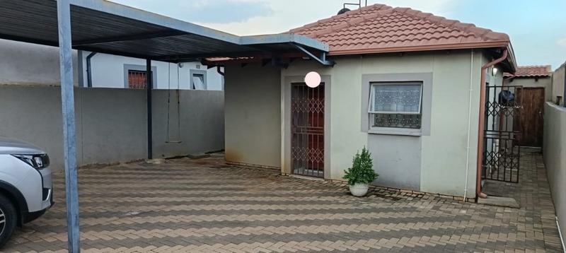 2 Bedroom Property for Sale in Clayville Gauteng