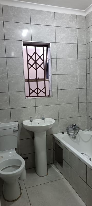 2 Bedroom Property for Sale in Clayville Gauteng