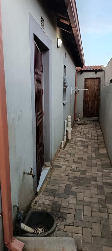 2 Bedroom Property for Sale in Clayville Gauteng