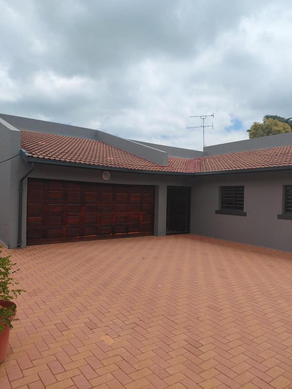 To Let 4 Bedroom Property for Rent in Bedfordview Gauteng