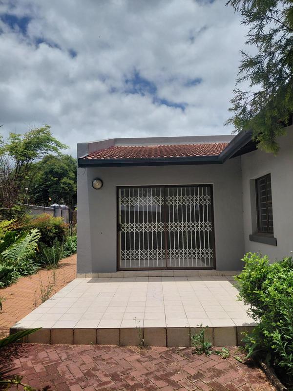 To Let 4 Bedroom Property for Rent in Bedfordview Gauteng