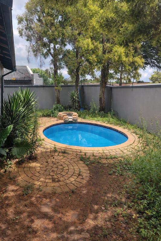 To Let 4 Bedroom Property for Rent in Bedfordview Gauteng