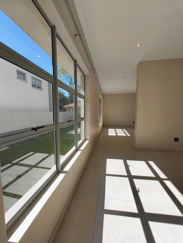 To Let 4 Bedroom Property for Rent in Waterkloof A H Gauteng