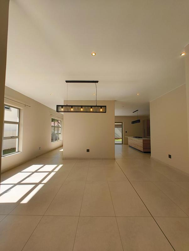 To Let 4 Bedroom Property for Rent in Waterkloof A H Gauteng