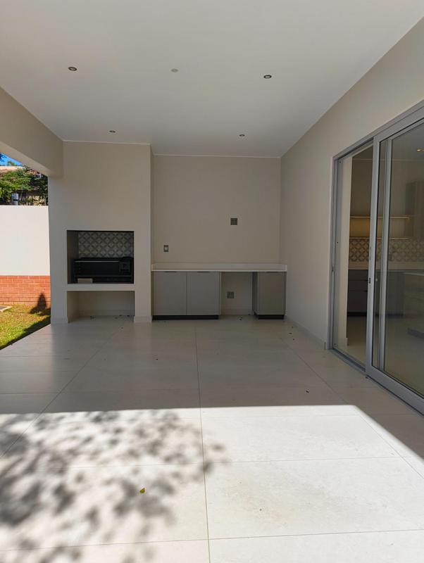 To Let 4 Bedroom Property for Rent in Waterkloof A H Gauteng