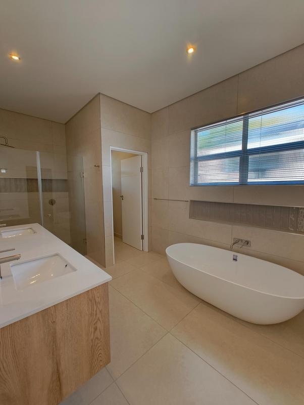 To Let 4 Bedroom Property for Rent in Waterkloof A H Gauteng