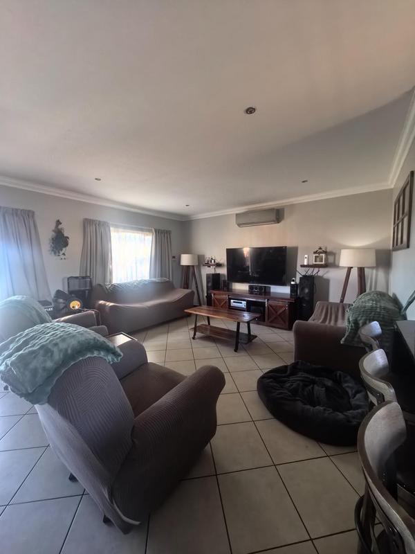 3 Bedroom Property for Sale in Monavoni Gauteng