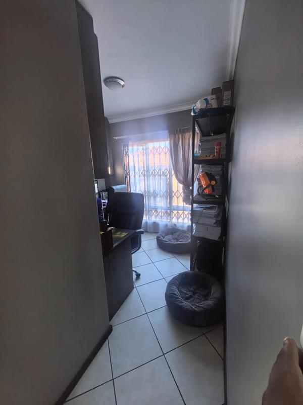 3 Bedroom Property for Sale in Monavoni Gauteng