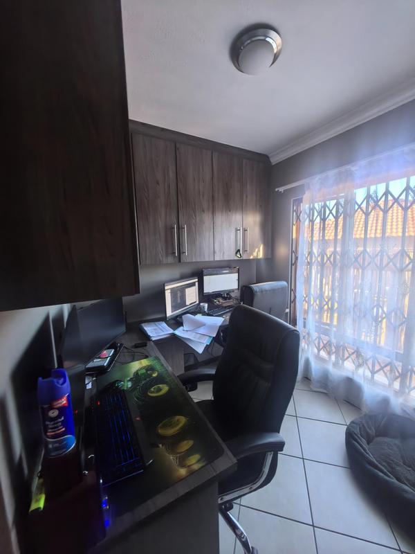 3 Bedroom Property for Sale in Monavoni Gauteng