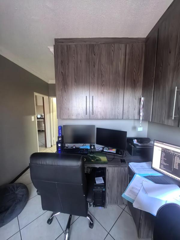 3 Bedroom Property for Sale in Monavoni Gauteng