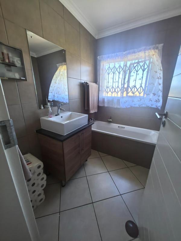 3 Bedroom Property for Sale in Monavoni Gauteng
