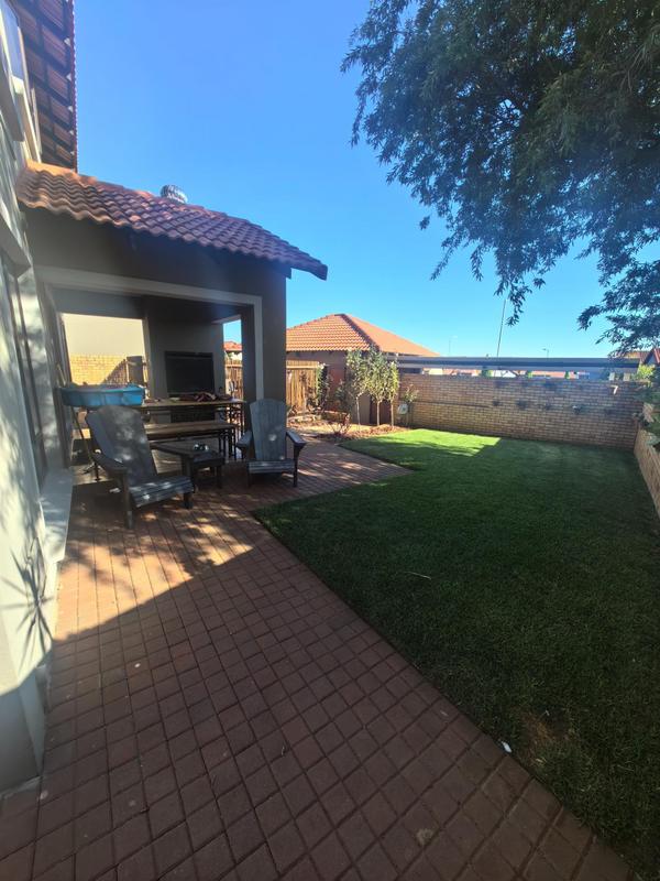 3 Bedroom Property for Sale in Monavoni Gauteng