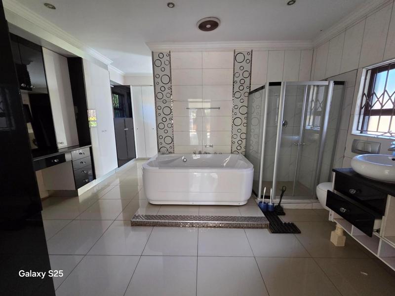 To Let 4 Bedroom Property for Rent in Moreleta Park Gauteng