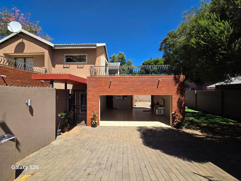 To Let 4 Bedroom Property for Rent in Waterkloof Ridge Gauteng