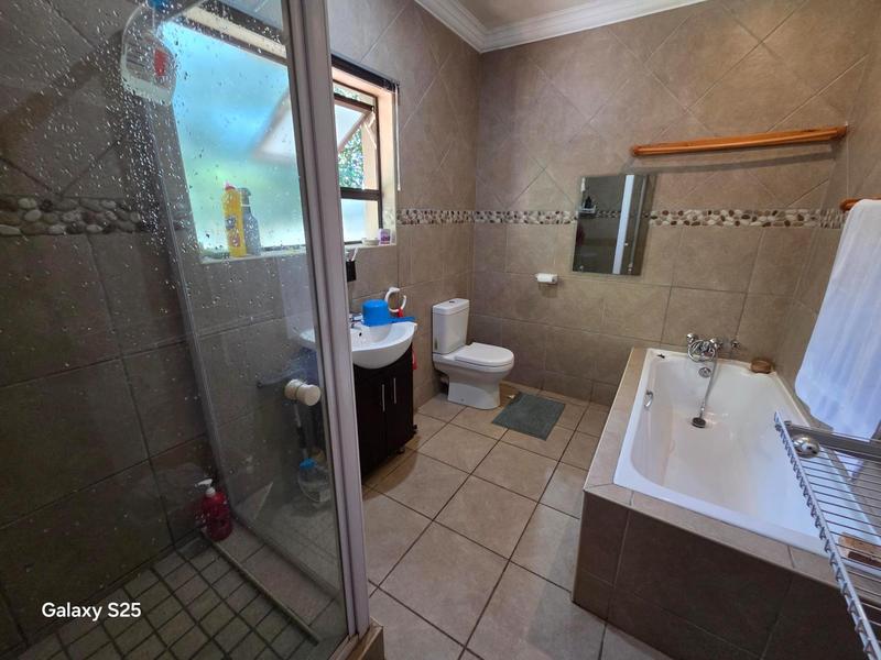 To Let 4 Bedroom Property for Rent in Waterkloof Ridge Gauteng