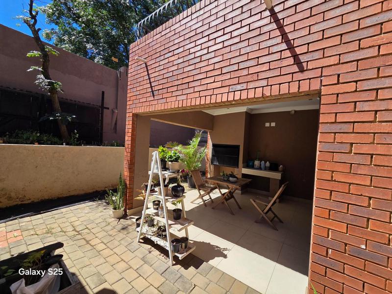 To Let 4 Bedroom Property for Rent in Waterkloof Ridge Gauteng