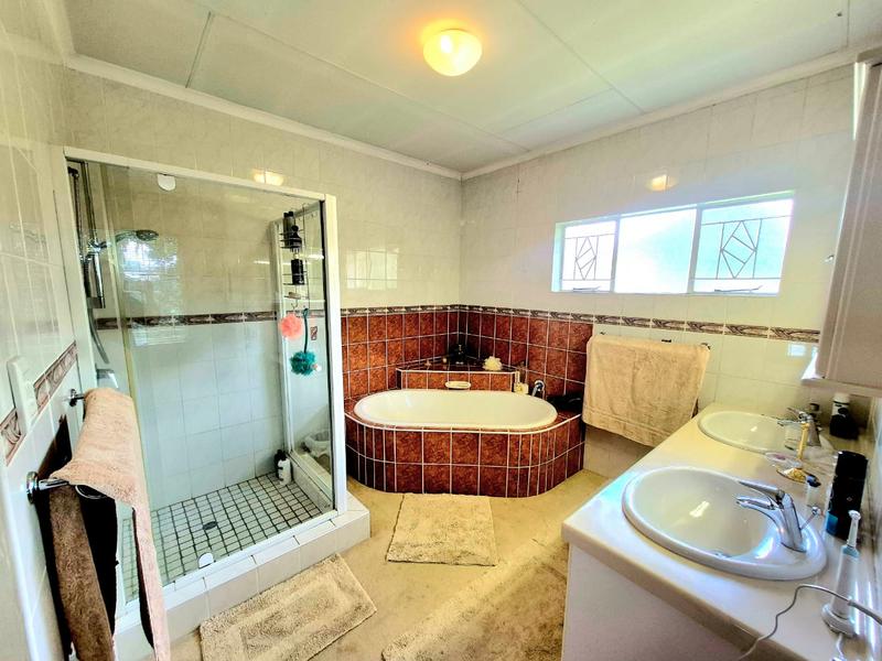 5 Bedroom Property for Sale in Lyttelton Gauteng