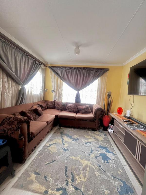 2 Bedroom Property for Sale in Fleurhof Gauteng