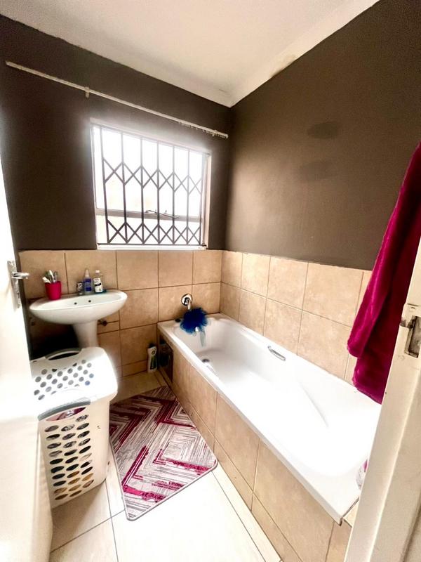 2 Bedroom Property for Sale in Fleurhof Gauteng
