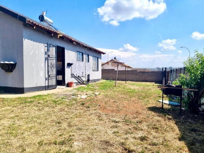2 Bedroom Property for Sale in Lenasia South Gauteng