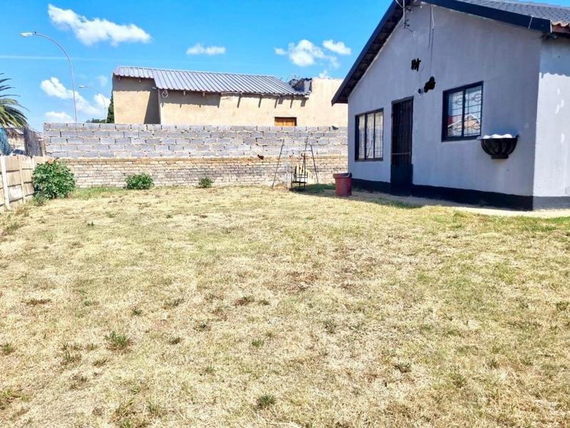 2 Bedroom Property for Sale in Lenasia South Gauteng