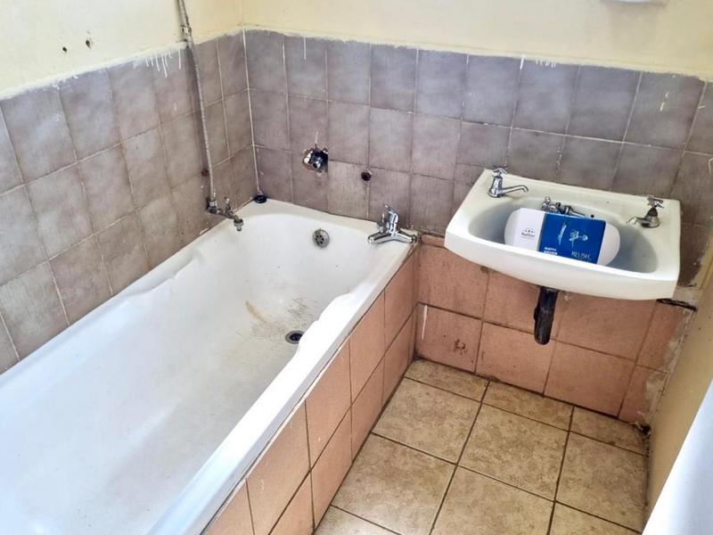 2 Bedroom Property for Sale in Lenasia South Gauteng
