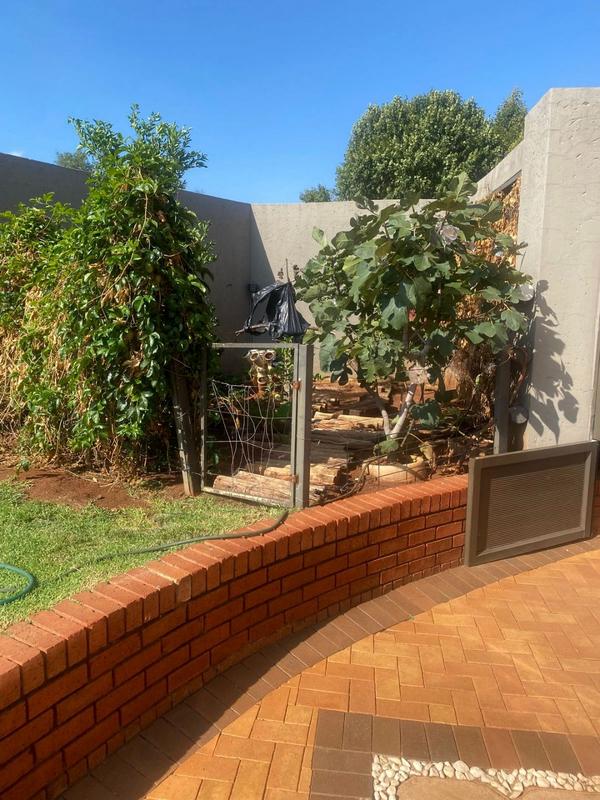 5 Bedroom Property for Sale in Eldorado Park Gauteng