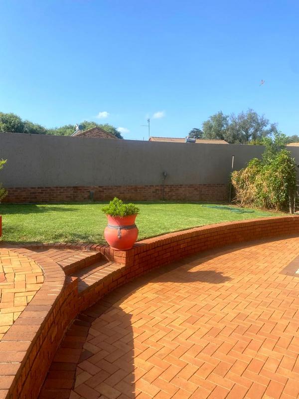 5 Bedroom Property for Sale in Eldorado Park Gauteng