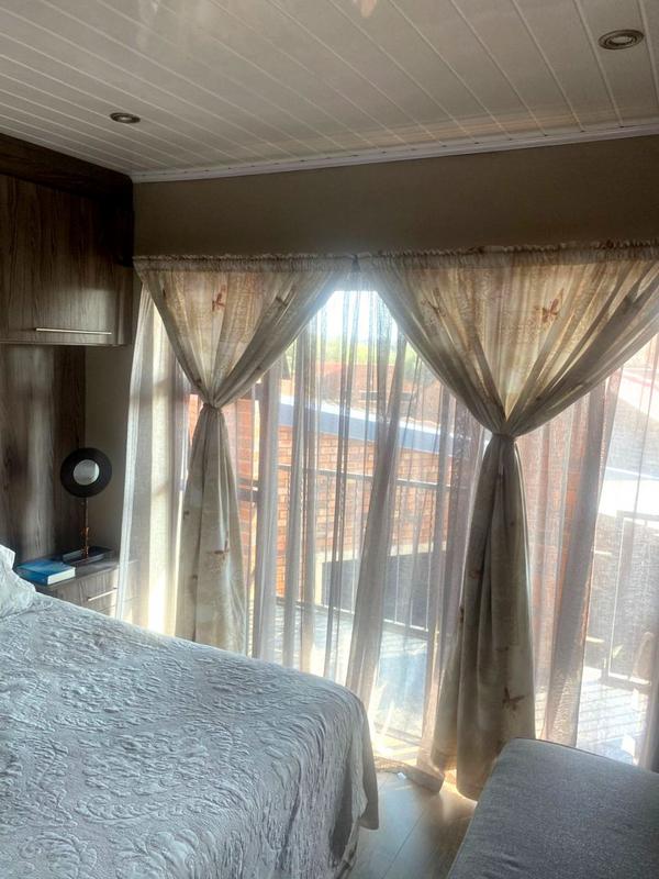 5 Bedroom Property for Sale in Eldorado Park Gauteng