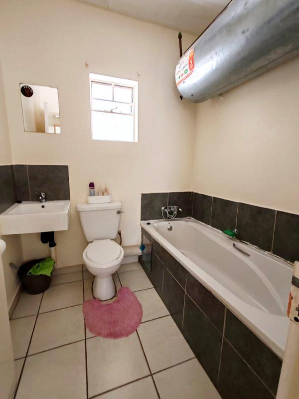 2 Bedroom Property for Sale in Fleurhof Gauteng