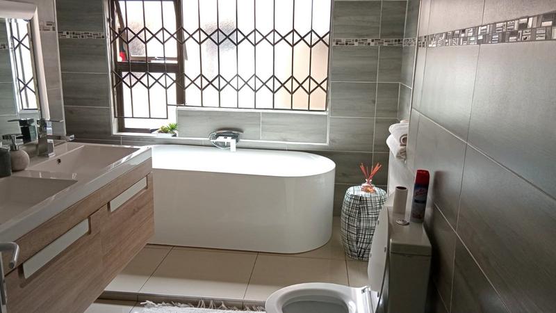 3 Bedroom Property for Sale in Meredale Gauteng