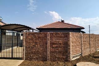 2 Bedroom Property for Sale in Protea Glen Gauteng